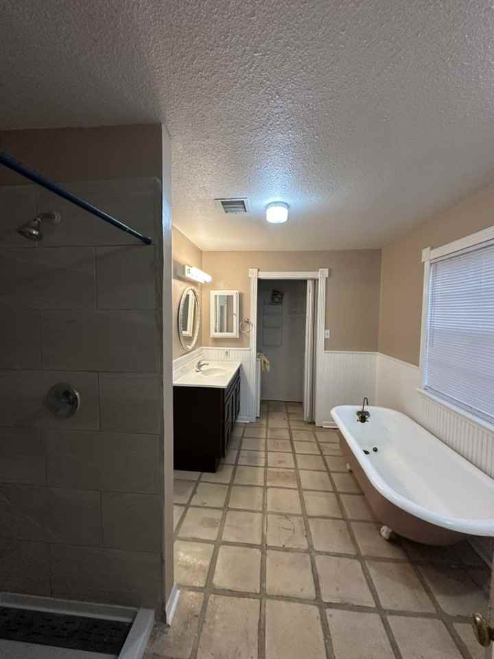 8031 River Rd - Photo 5 of 15