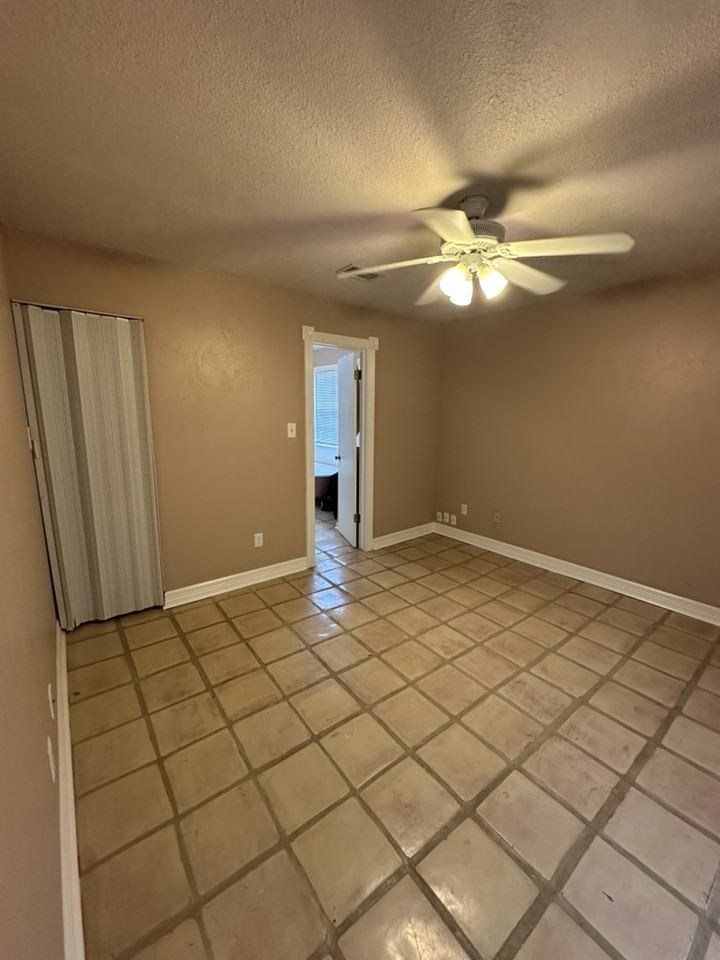8031 River Rd - Photo 7 of 15
