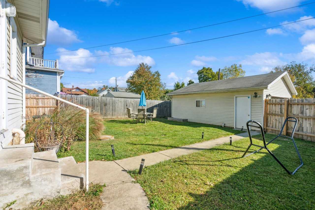 1124 Elm St #NA - Photo 3 of 28
