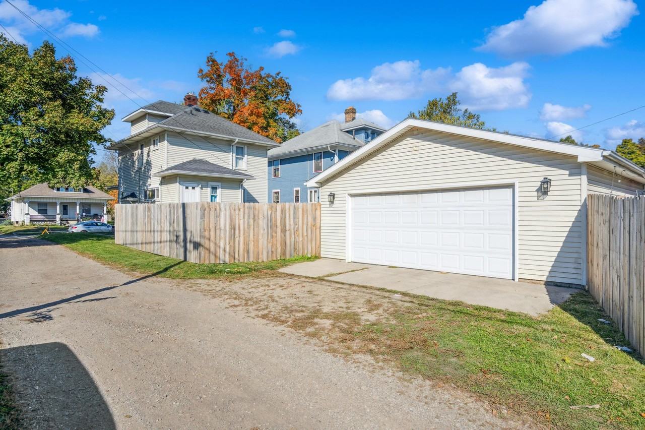 1124 Elm St #NA - Photo 5 of 28