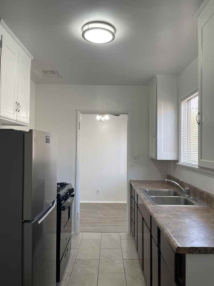 10810 S Manhattan Pl #10812 - Photo 2 of 7
