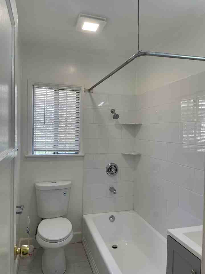 10810 S Manhattan Pl #10812 - Photo 3 of 7