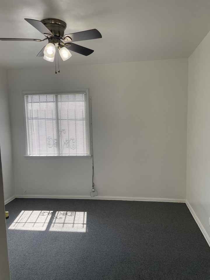 10810 S Manhattan Pl #10812 - Photo 4 of 7