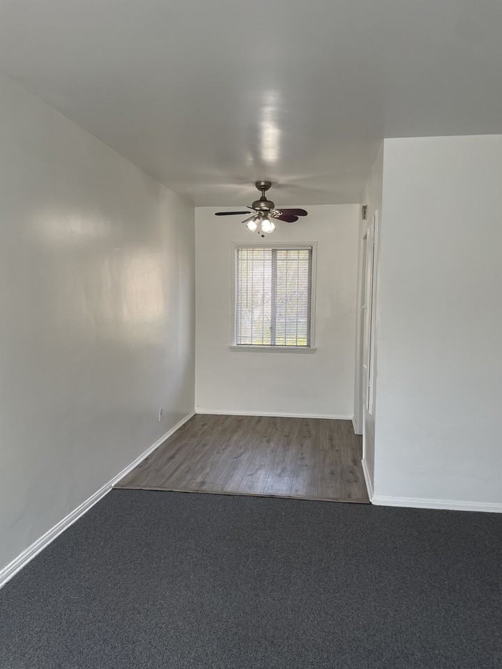 10810 S Manhattan Pl #10812 - Photo 5 of 7