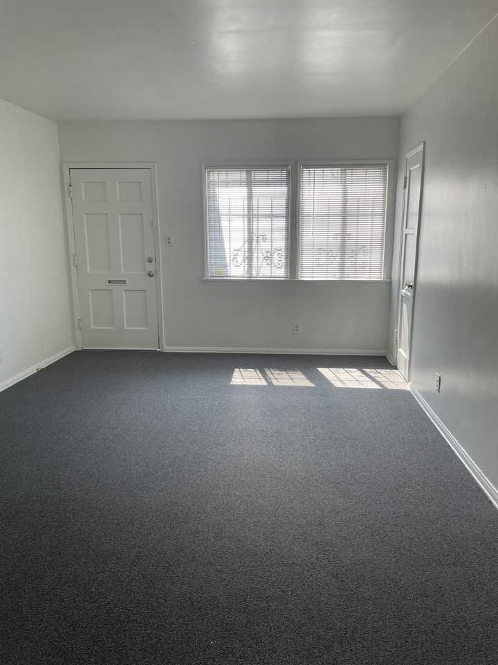 10810 S Manhattan Pl #10812 - Photo 6 of 7