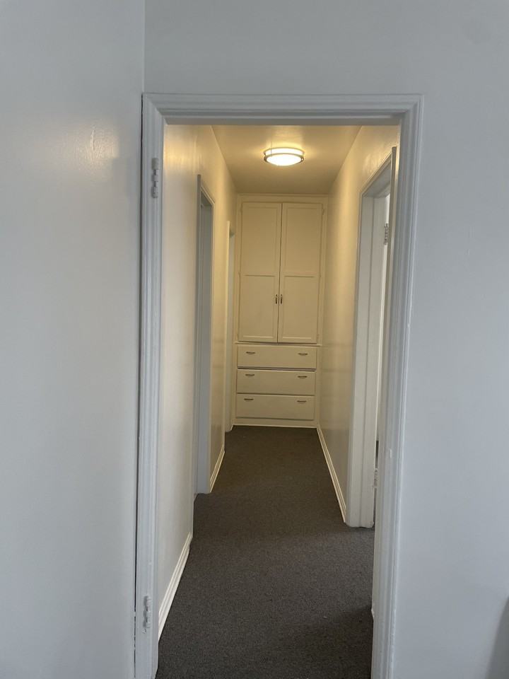 10810 S Manhattan Pl #10812 - Photo 7 of 7