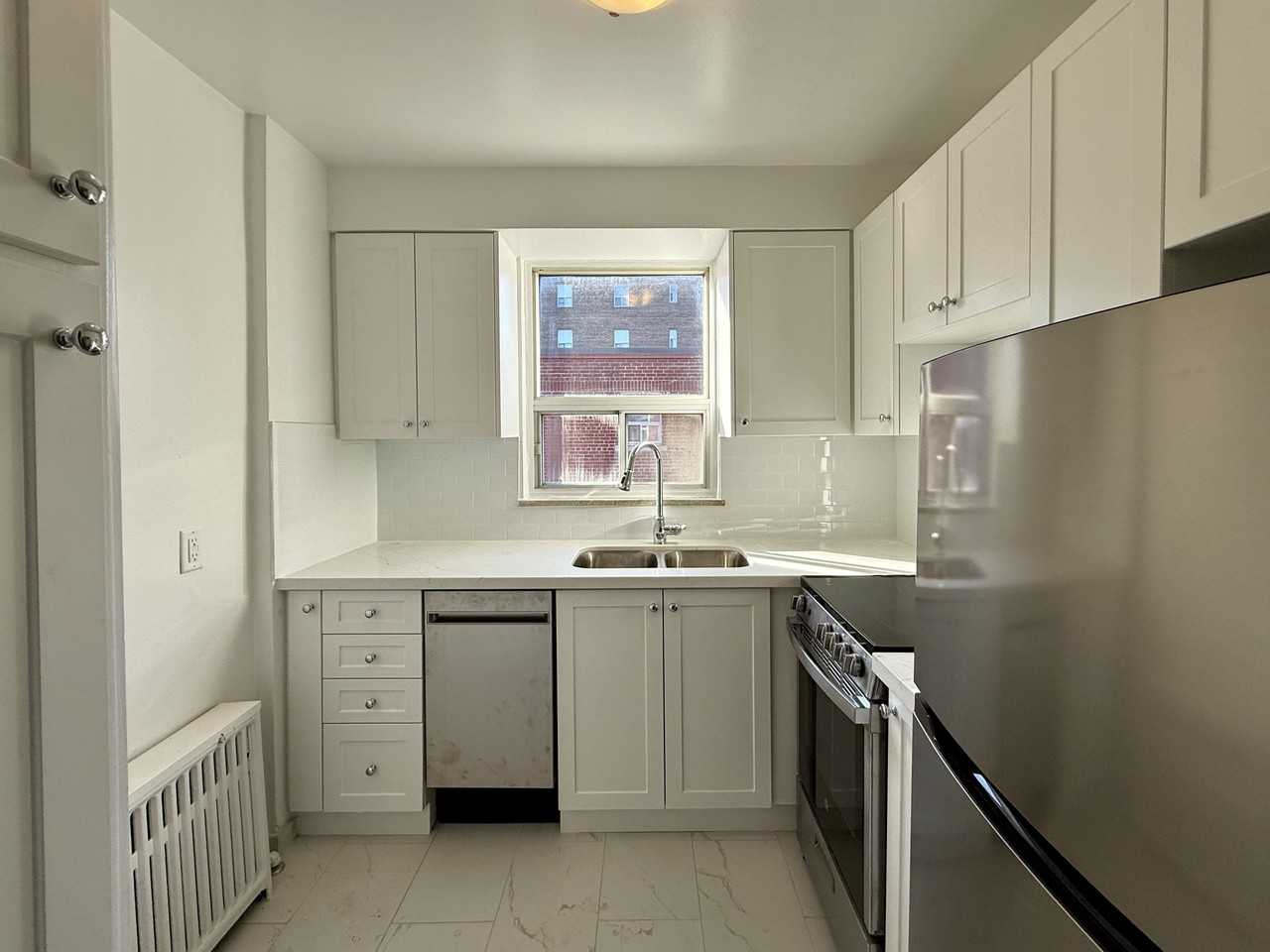 1299 Bayview Avenue - Photo 6 of 17