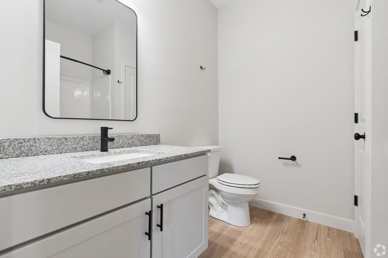 1100 Armstrong Mill Rd - Photo 3 of 34