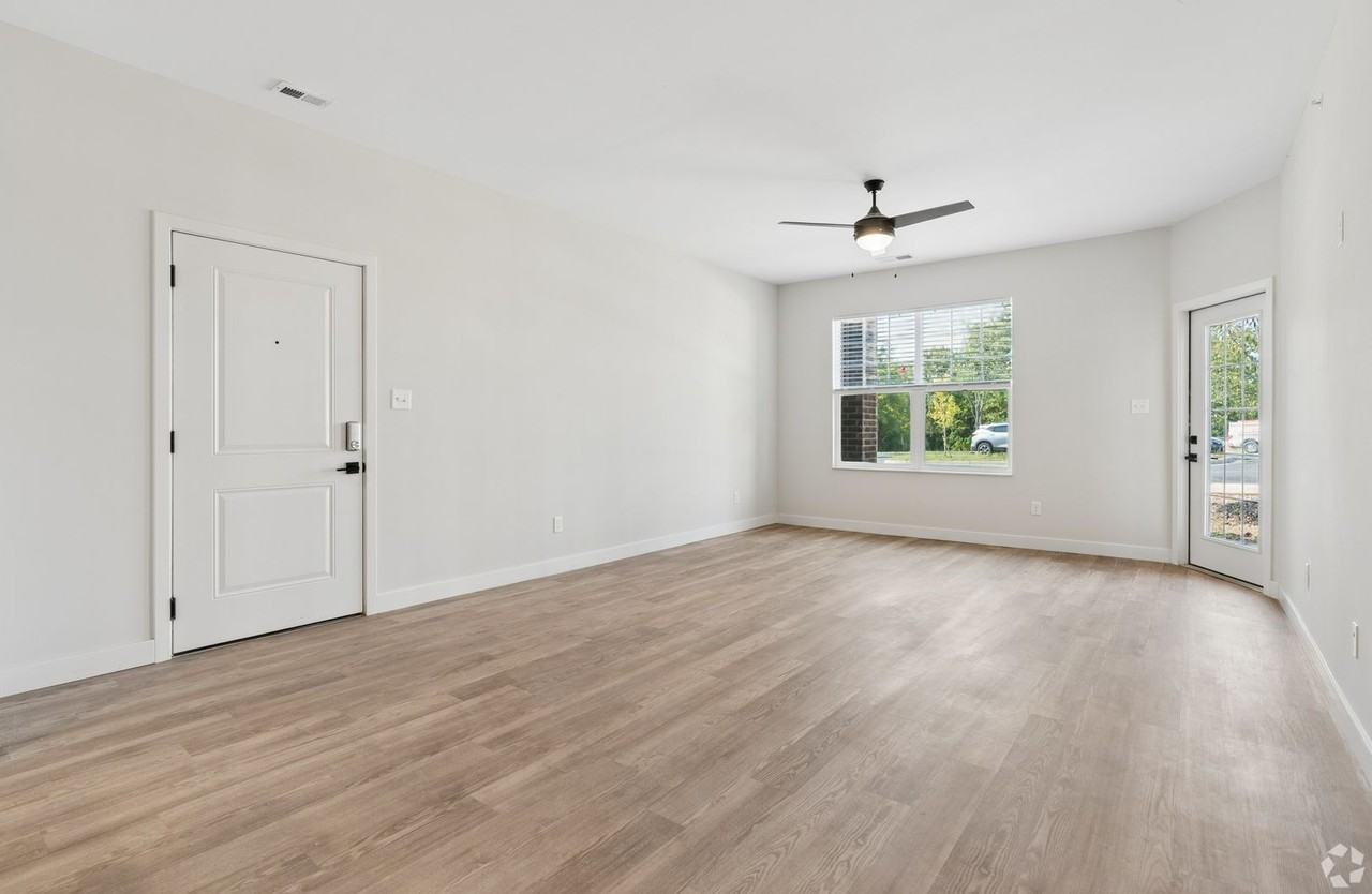 1100 Armstrong Mill Rd - Photo 4 of 34