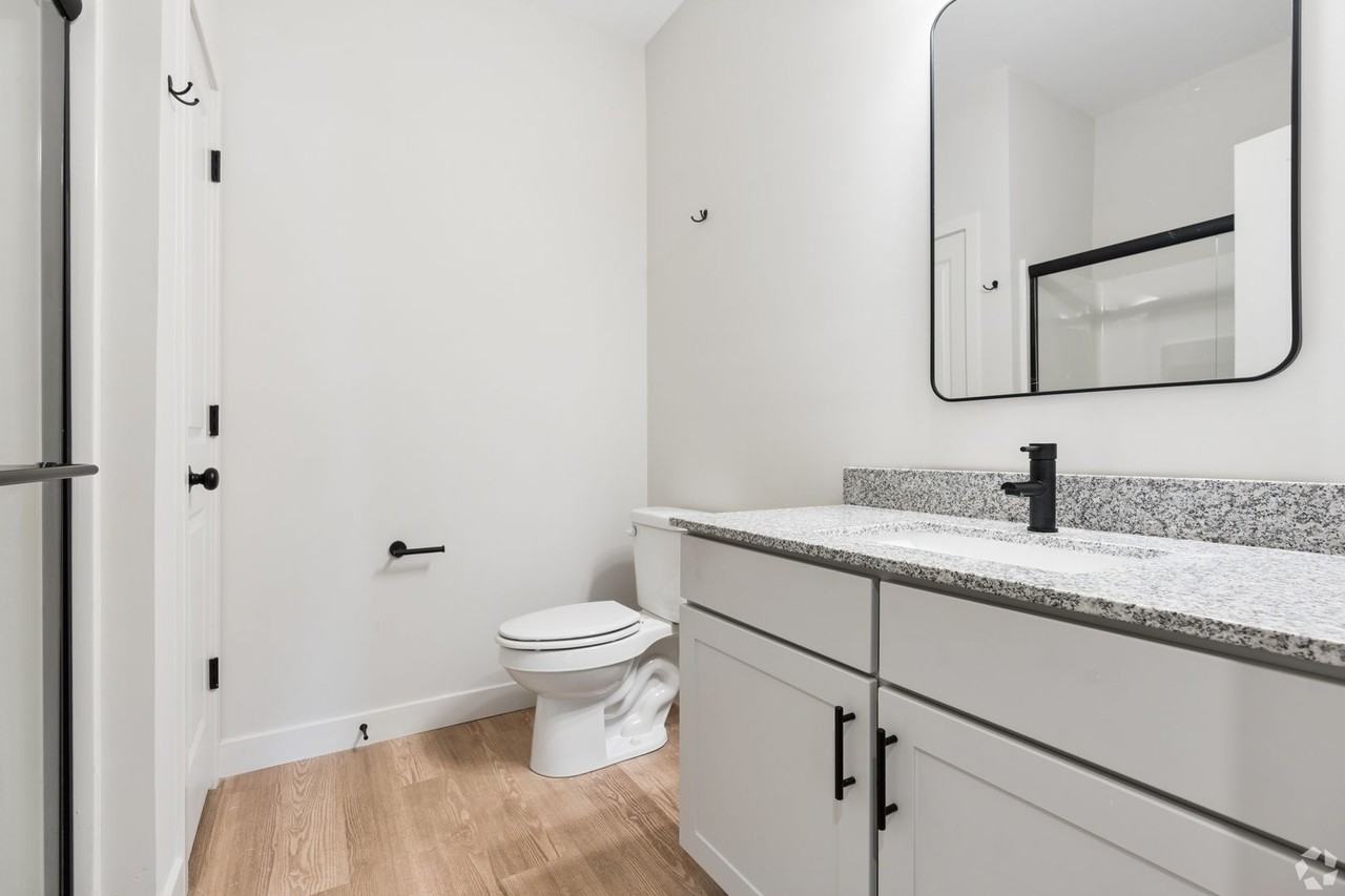 1100 Armstrong Mill Rd - Photo 6 of 34