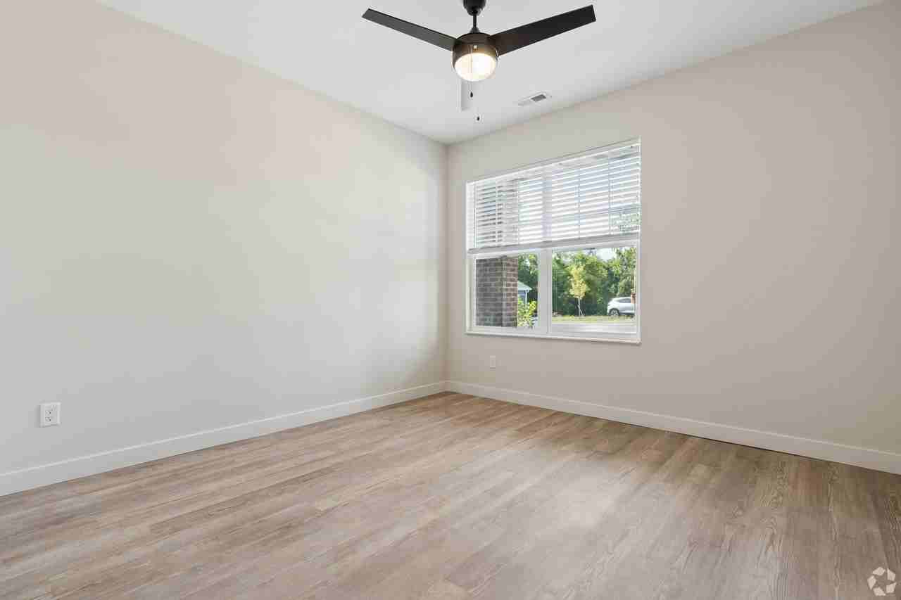 1100 Armstrong Mill Rd - Photo 7 of 34