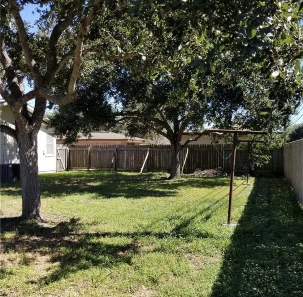 1049 Driftwood Pl #NA - Photo 3 of 12