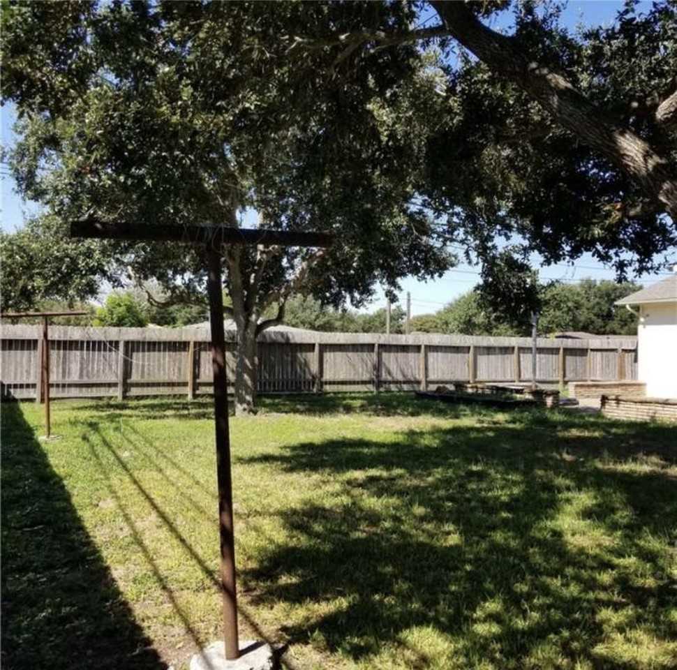 1049 Driftwood Pl #NA - Photo 4 of 12