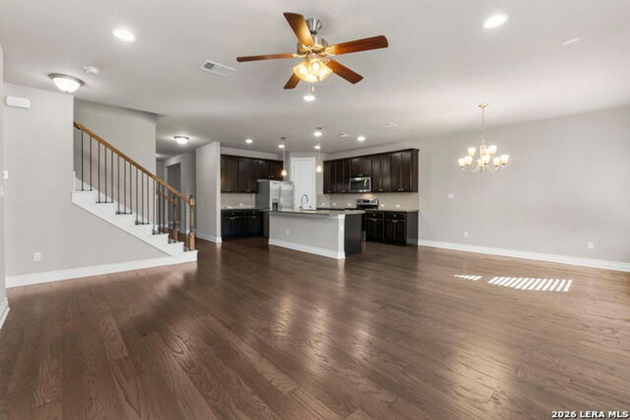 219 Lucchese St - Photo 6 of 35
