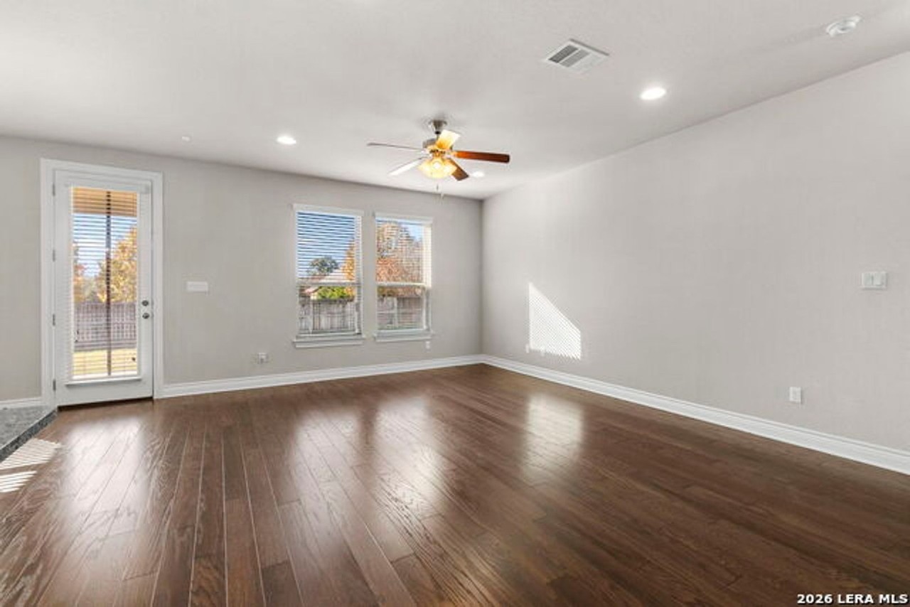 219 Lucchese St - Photo 7 of 35