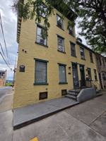featured image of 926 W Walnut St