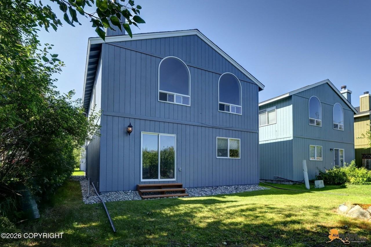 8736 Cross Pointe Loop - Photo 4 of 31