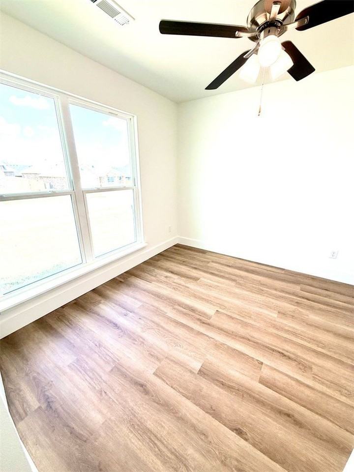 5069 Elk Valley Ave - Photo 2 of 23