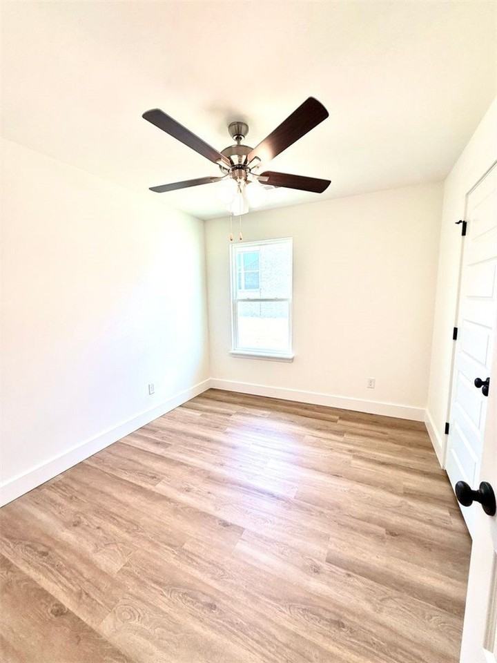 5069 Elk Valley Ave - Photo 5 of 23