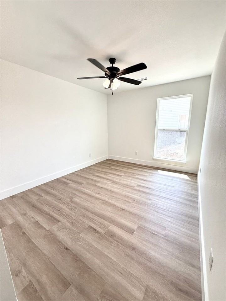 2683 Roe Deer St - Photo 5 of 21