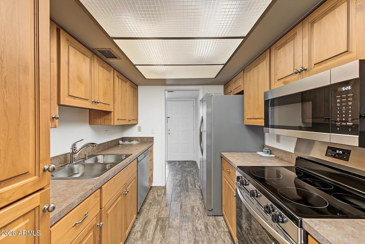 932 E Michigan Ave - Photo 3 of 18