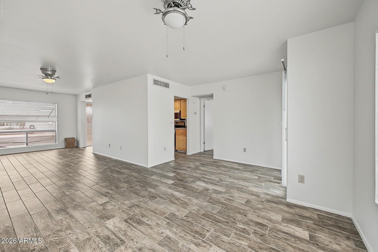 932 E Michigan Ave - Photo 5 of 18