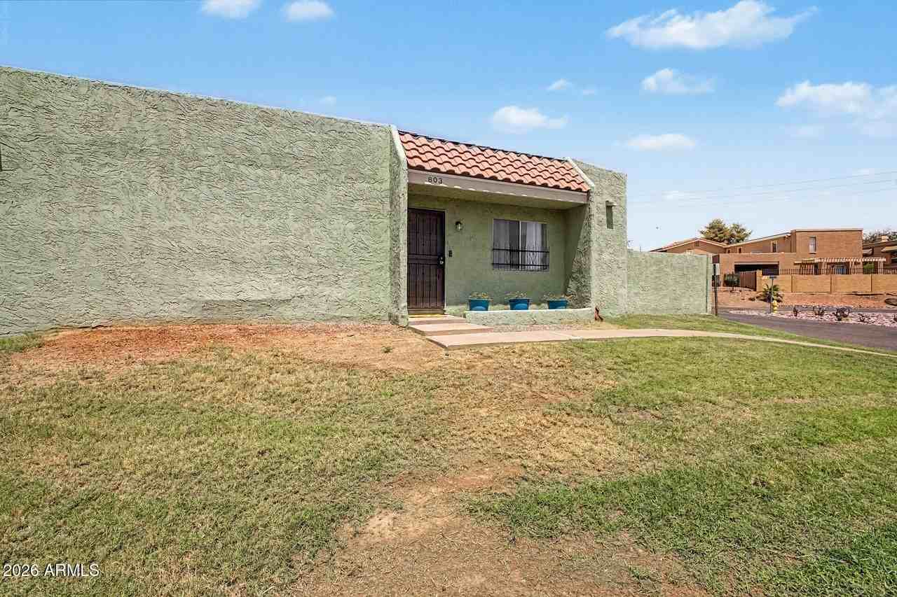 803 E Cochise Dr - Photo 2 of 34