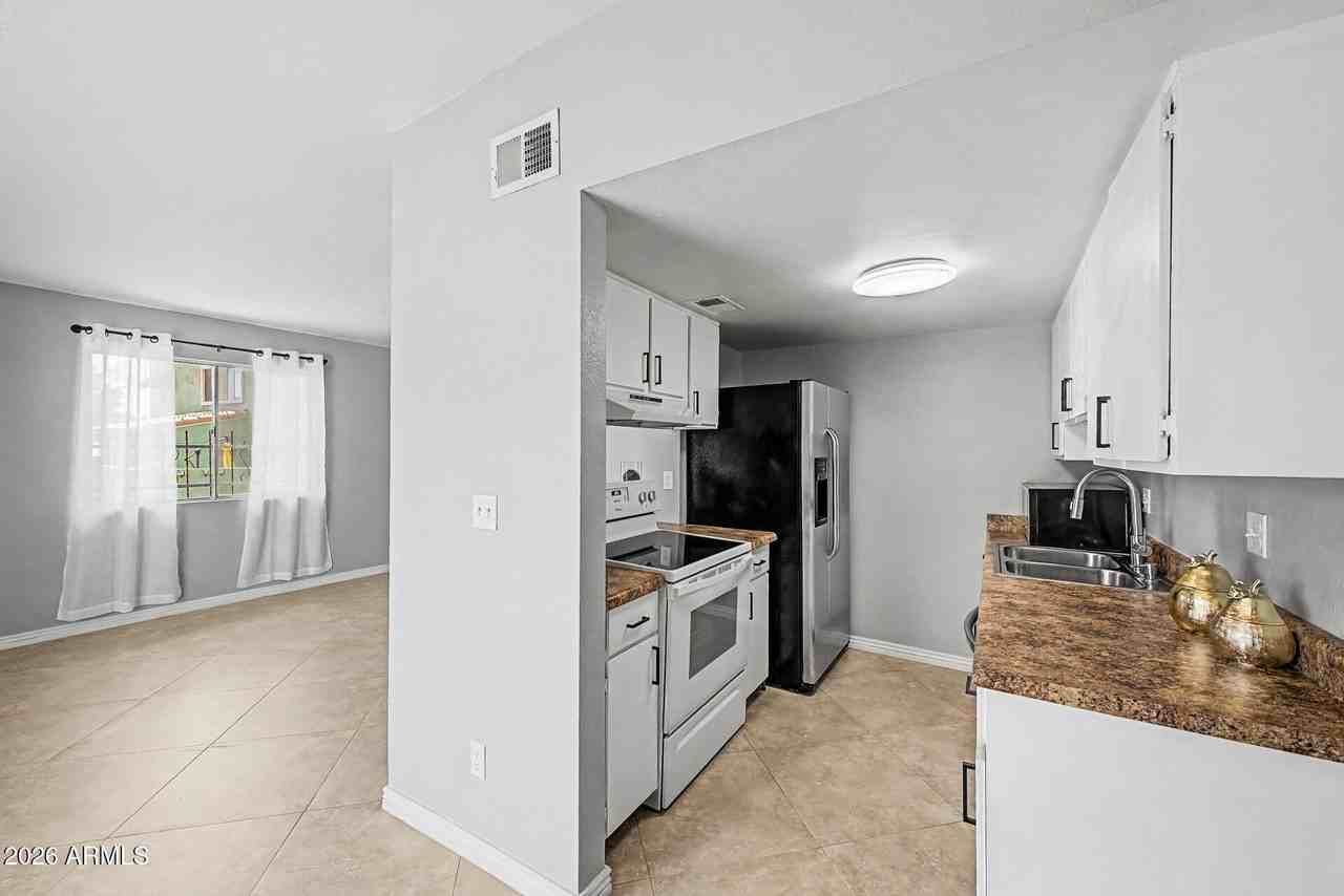 803 E Cochise Dr - Photo 4 of 34