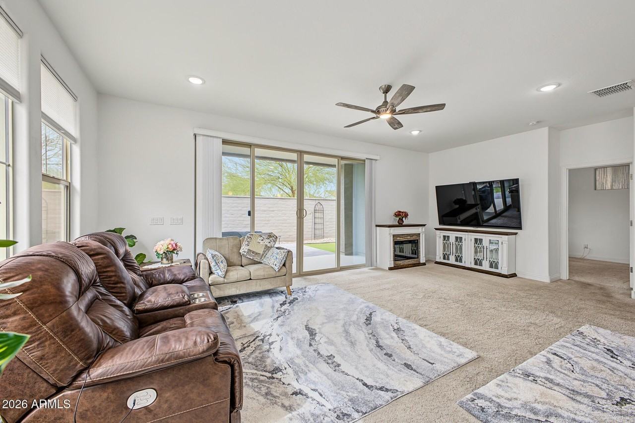20398 W Elm Dr - Photo 4 of 30