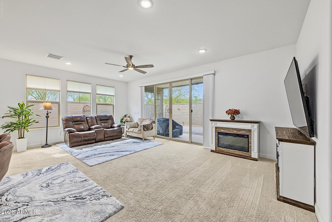 20398 W Elm Dr - Photo 5 of 30