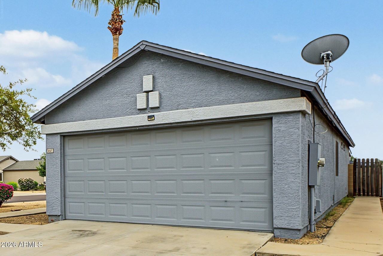 8507 W College Dr - Photo 6 of 31