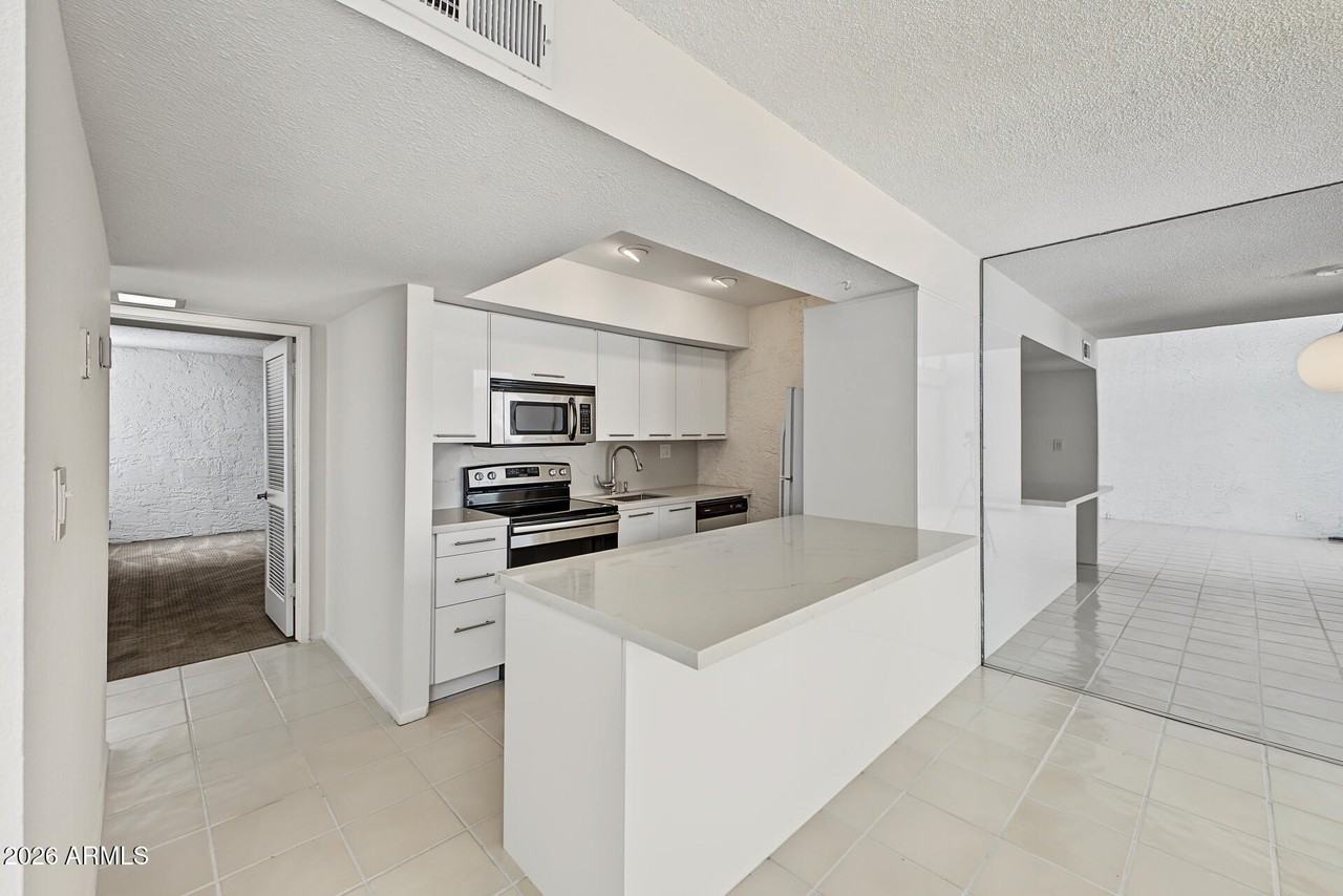 4656 N 40th St - Photo 5 of 24