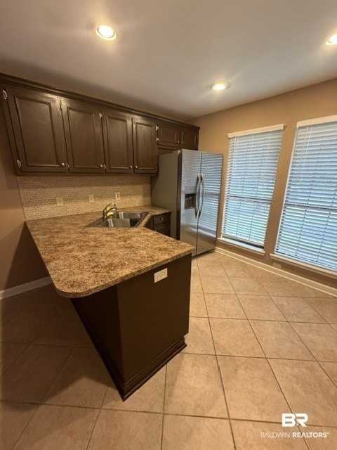 389 Clubhouse Dr #HH3 - Photo 7 of 11