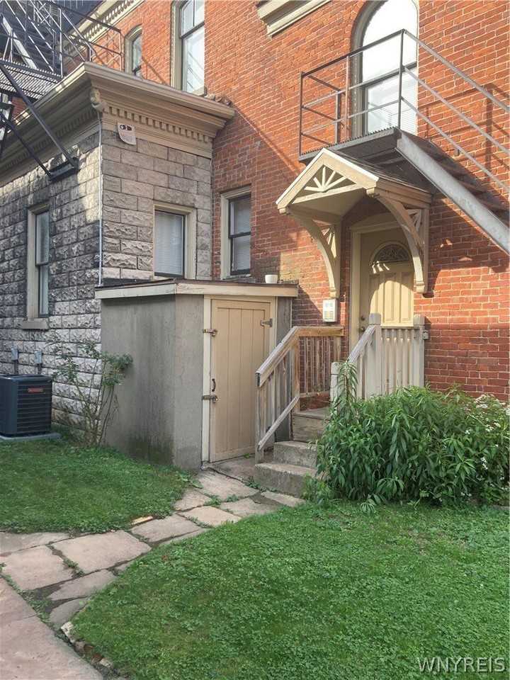 441 Franklin St #1 - Photo 3 of 19