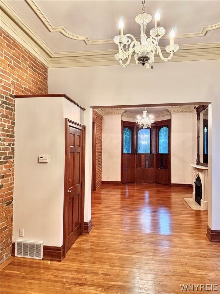 441 Franklin St #1 - Photo 6 of 19