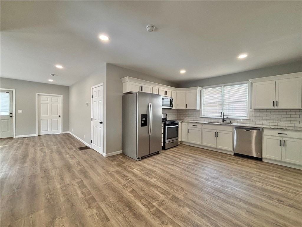 318 Bronson St - Photo 2 of 13