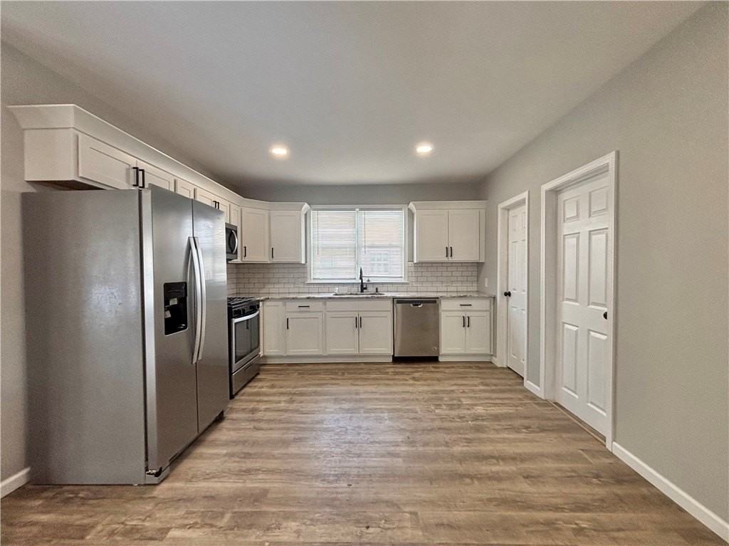 318 Bronson St - Photo 3 of 13