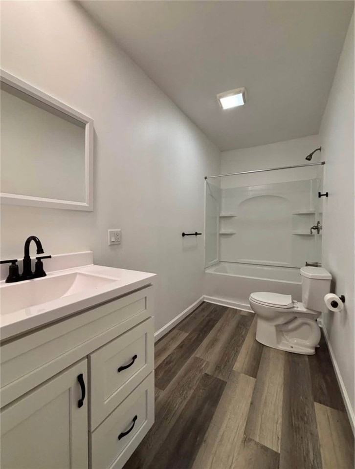 318 Bronson St - Photo 4 of 13