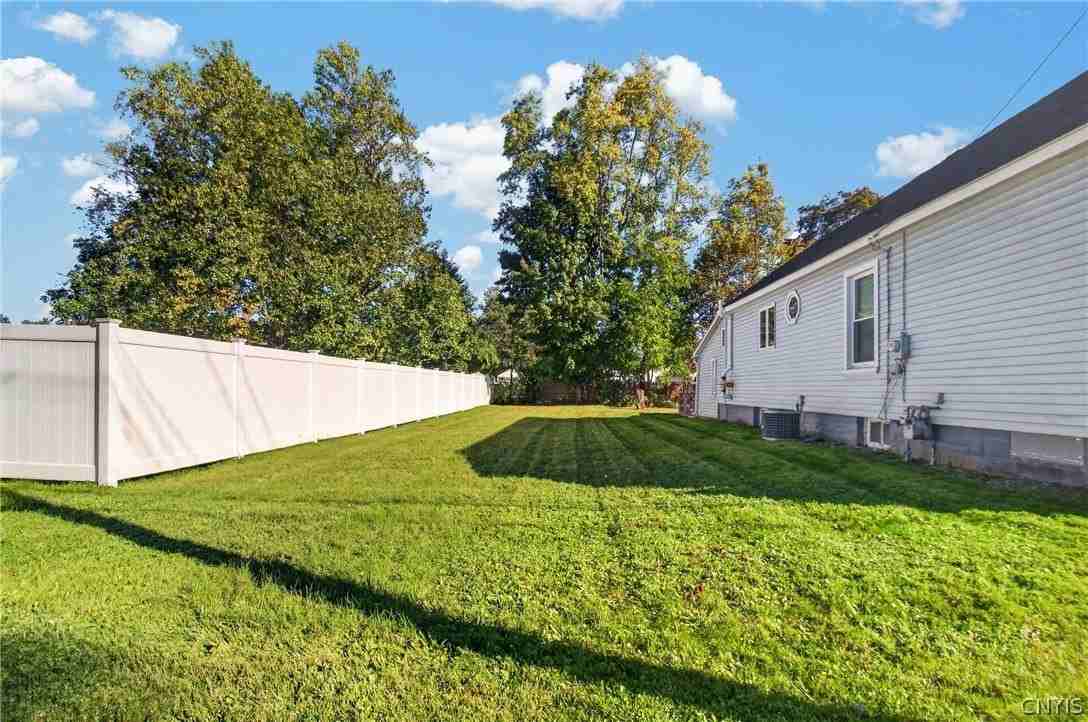 526 Utica Rd - Photo 2 of 35