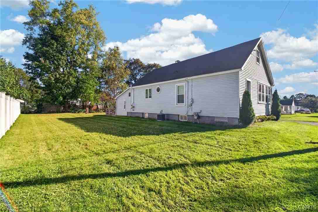 526 Utica Rd - Photo 3 of 35
