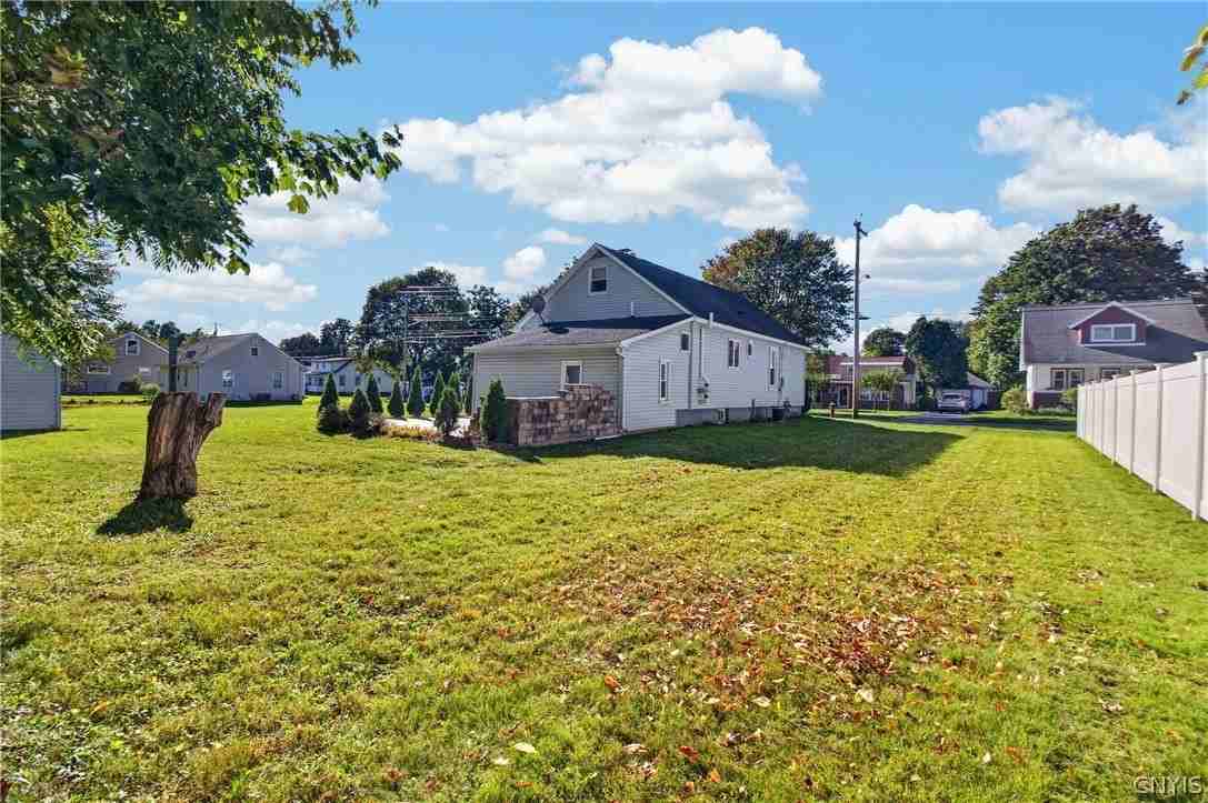 526 Utica Rd - Photo 4 of 35