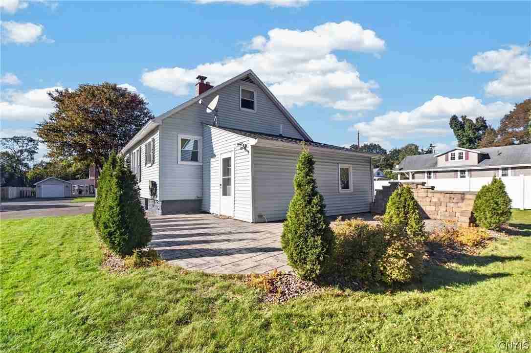 526 Utica Rd - Photo 5 of 35