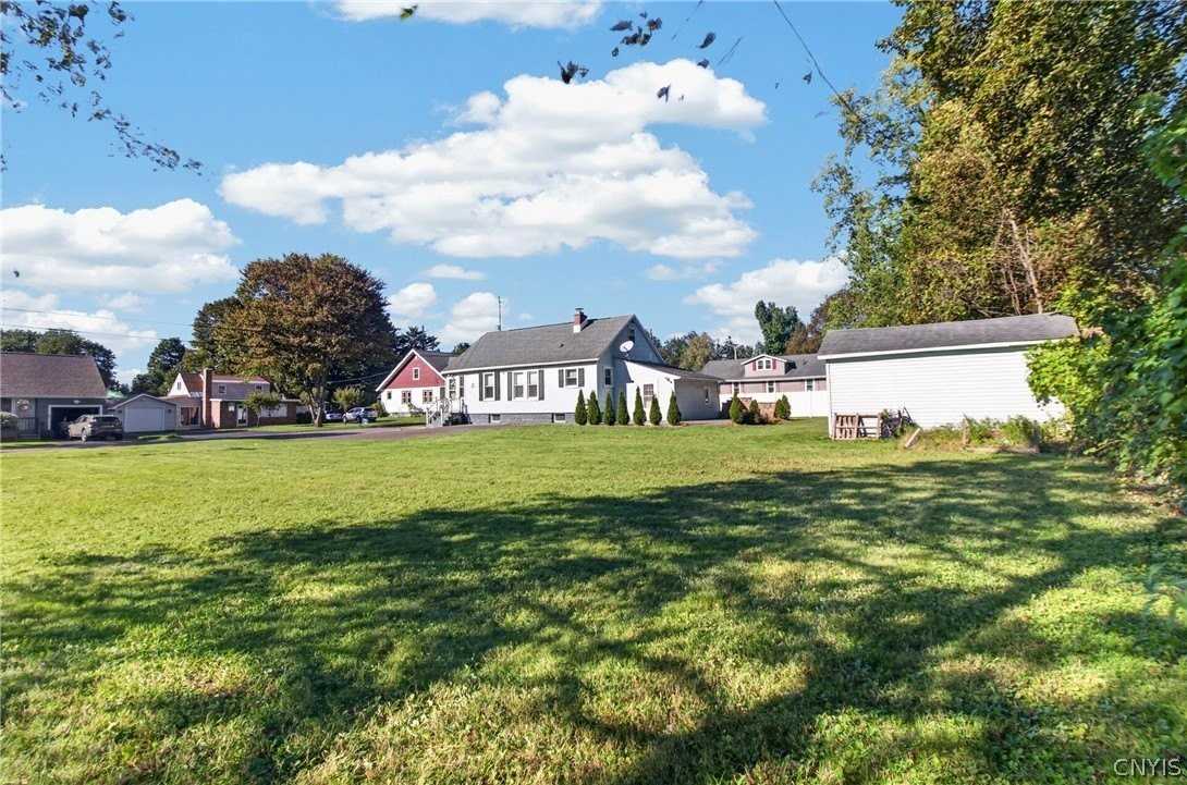 526 Utica Rd - Photo 6 of 35