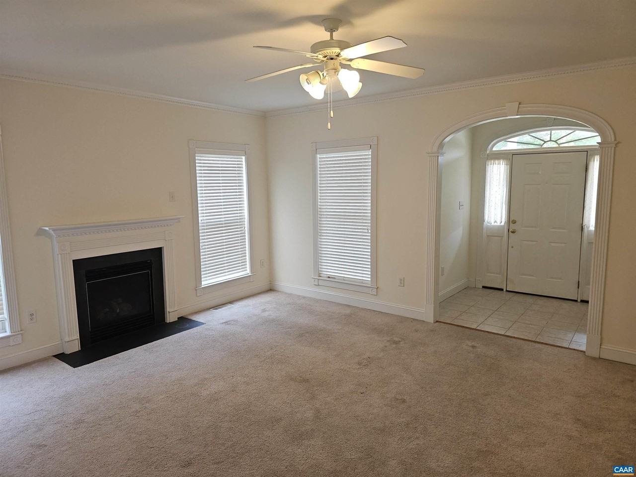 134 Deerwood Dr - Photo 4 of 24