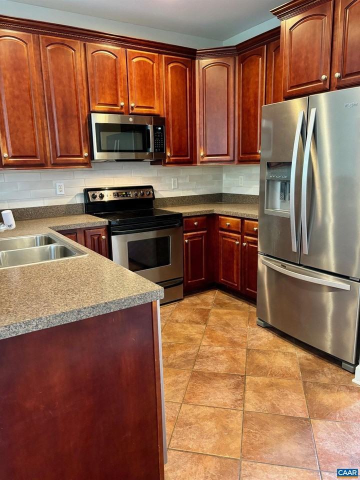 1270 Chatham Rdg - Photo 5 of 19