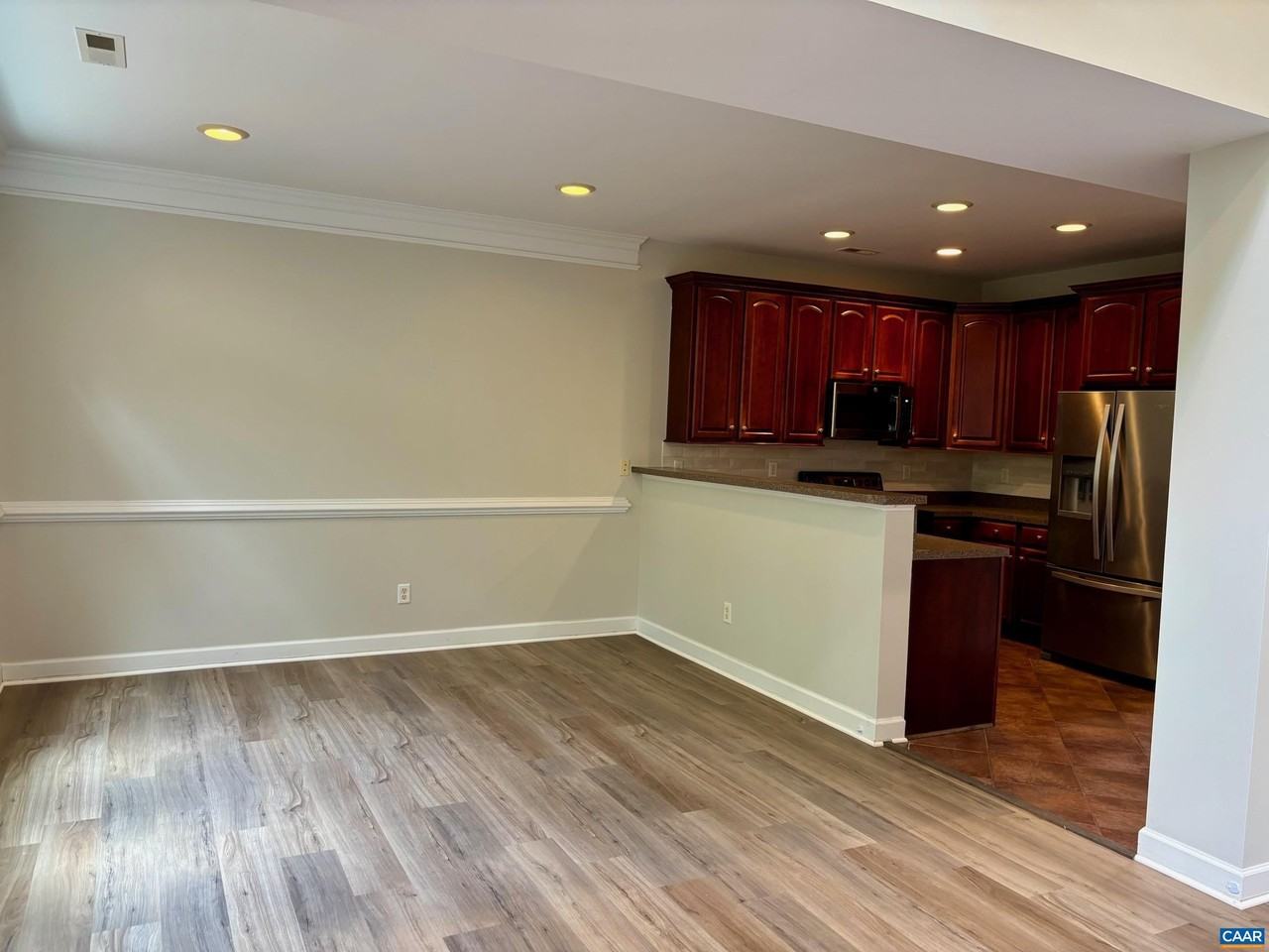 1270 Chatham Rdg - Photo 6 of 19