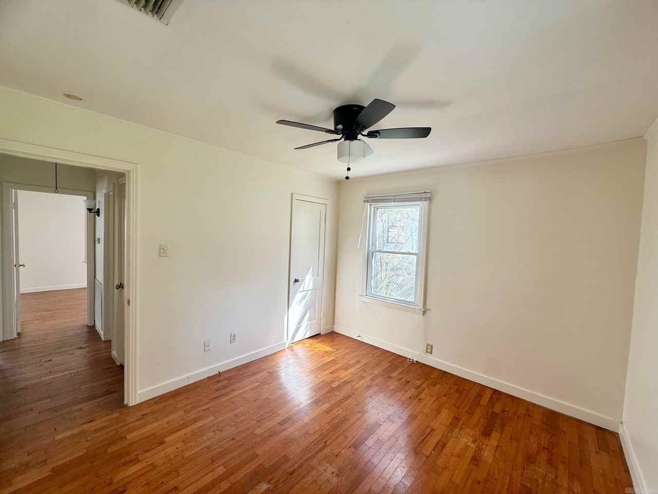 1220 Thelma St - Photo 6 of 12
