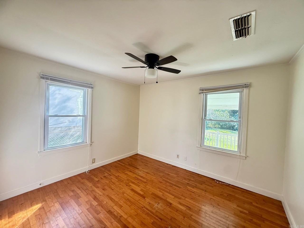 1220 Thelma St - Photo 7 of 12