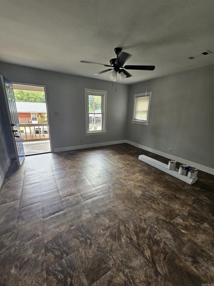 207 Afton St - Photo 4 of 10