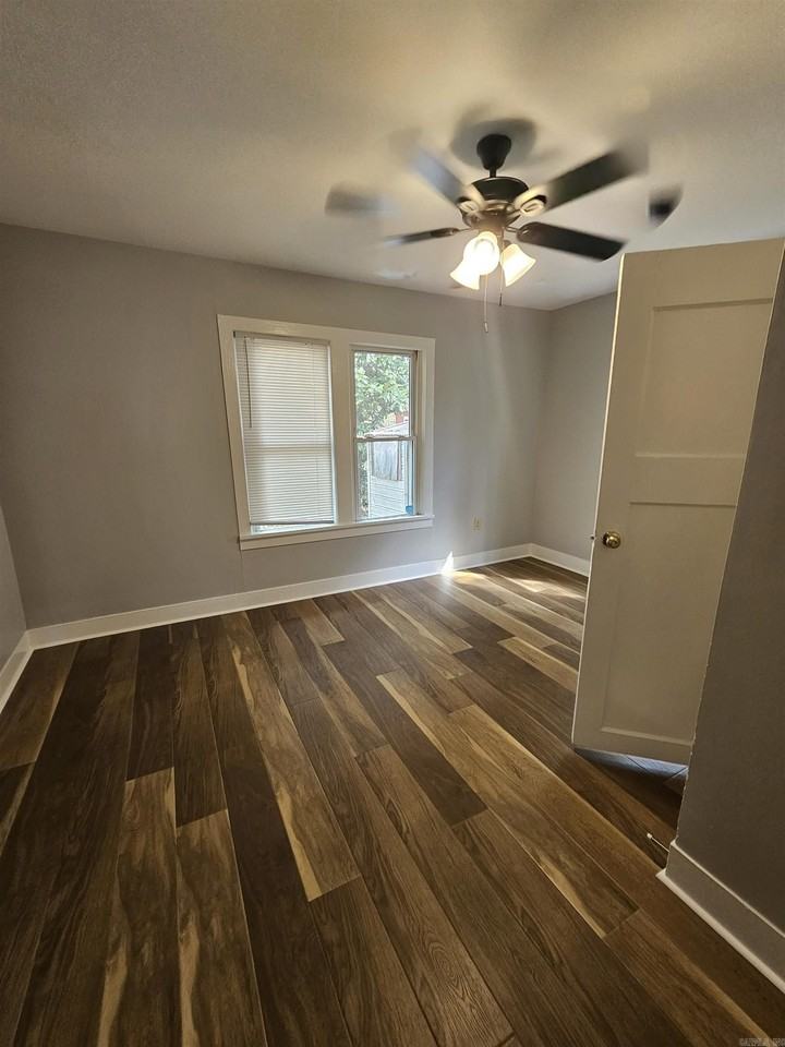 207 Afton St - Photo 5 of 10